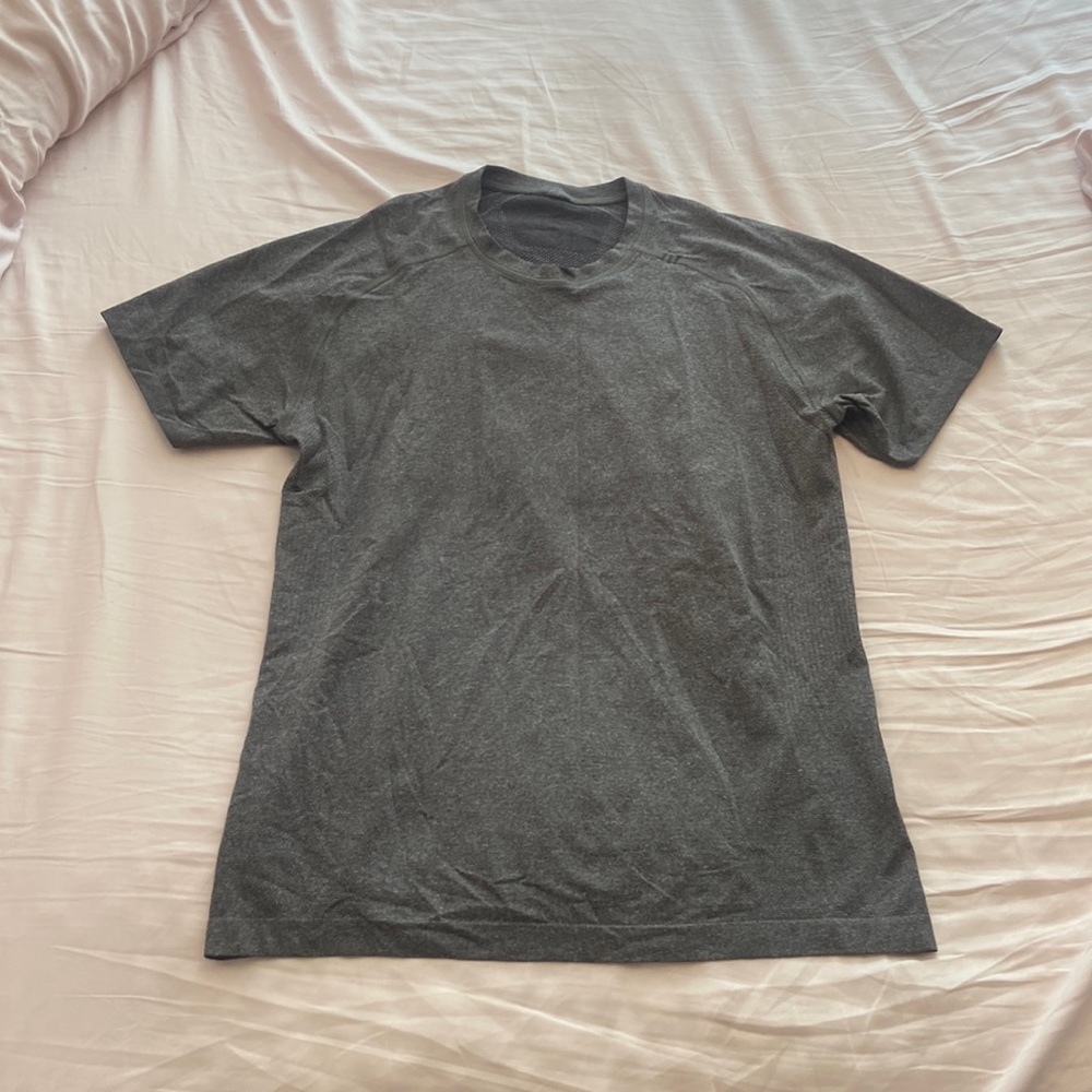 Mens Lululemon top